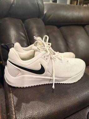 Nike Zoom Hyperspace 2 White/ Black Volleyball Shoes Women’s 11
Used Good Cond
